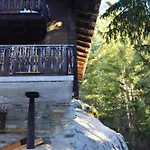 Chalet Forest With Private Bridge & Mountain View *